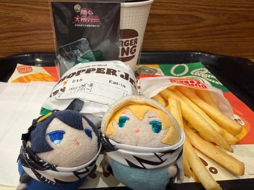 映画観る前に朝ごはん🍔