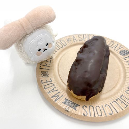 わたしの大好物エクレア🍫🤎ちょっと贅沢しちゃうのにゃん🐱