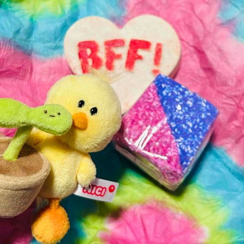 🐥これなに？！ラムネ？
🌱お風呂に入れるんだって〜！