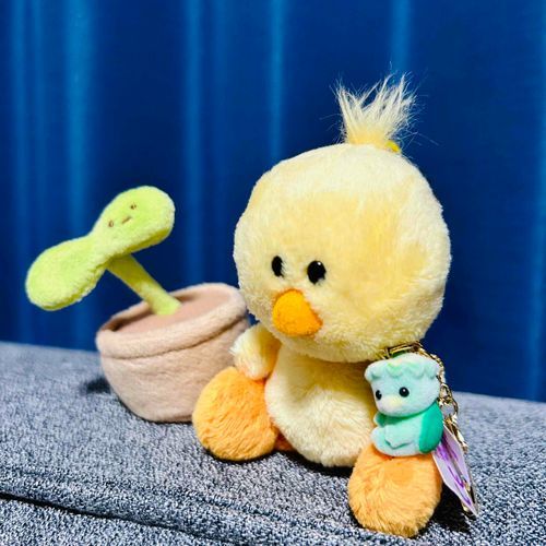 🐥フン……
🥒ｷｭ~⁇
🌱自分にくっついてるのはいいんだ…？
