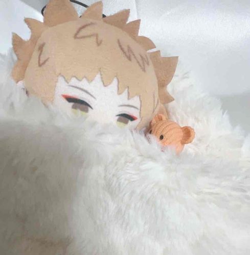 おふとん ぬくぬく なんだぜくまさんと いつもいっしょにねてるんだぜ ぴーす