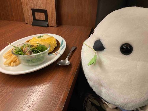 はじめてのレストランを堪能するたいちゃん