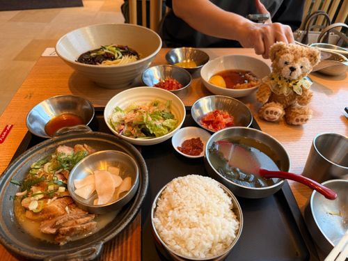 昨日は韓国料理を食べました♪
ポッサム‼️とても美味しかったです🩷😊
ご馳走様でした😋