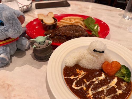 センターストリートコーヒーハウスでディナー🍽️
初めて来ました。
ベイマックスのビーフストノガロフとても美味しくてびっくり‼️
次ランドに来た時は絶対食べます♪
