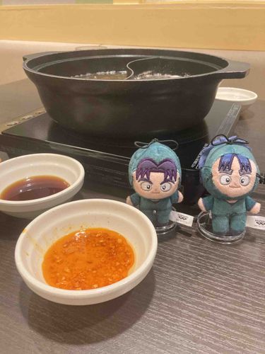 ここはしゃぶしゃぶ屋さんだよ
ゴマのやつは辛いから気をつけてね☺️☺️
