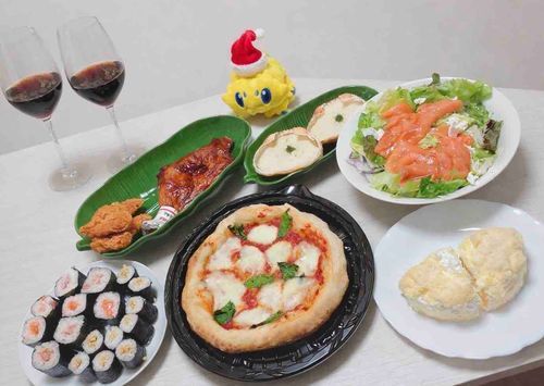 うまそうなメシだ…っ！🍗🍕🍰🥗
