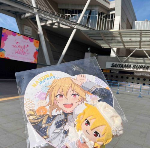 ライブ行ったりょなずなくんのうちわ買ってもらったりょ