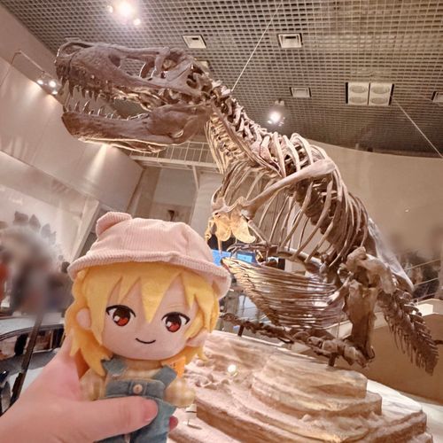 きょうりゅうのほねらよ。こわくなんかないりょ！