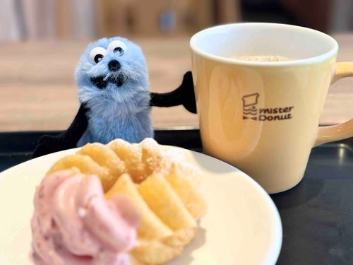 ちいさいぼく、ピンク色のドーナツを食べるよ🍩🩷