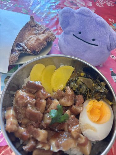 お昼ごはんはルーローハン🎶