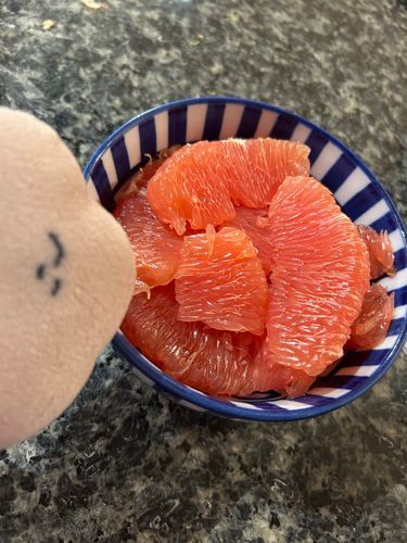 ピンクグレープフルーツ剥いたよ