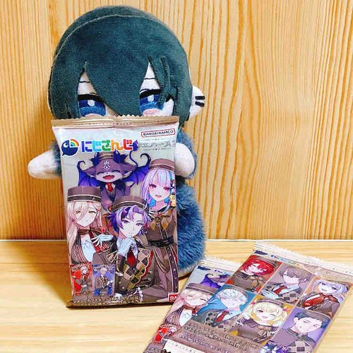 ウエハース買ってきた。作成者のお目当てのライバーは出なかったらしい…でもカードを確認する度にキャッキャして喜んでた。楽しそうだね