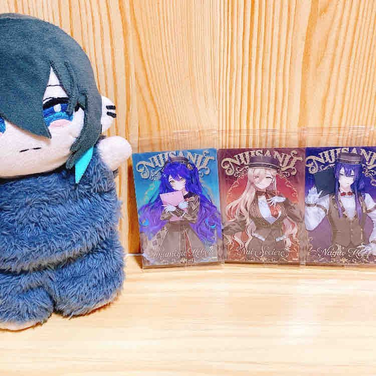 ウエハース買ってきた。作成者のお目当てのライバーは出なかったらしい…でもカードを確認する度にキャッキャして喜んでた。楽しそうだね