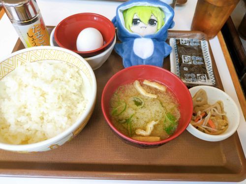 キャタぬいちゃんも朝食