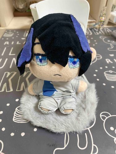 らい：いつもよりはやくおきれたね。
今日はかいぬしがぼくをいれるぽーちと友達のぷれぜんとを買いに行くんだって。
たのしみ…！