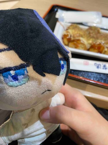 主　　夜ご飯〜！
らい　たこ焼きだぁ！
主　　ん…美味しい！！
らい　ほんとだ美味しい！！
主　　写真に写ってないけどもう1品頼んだ
　　　んだよね～
らい　なになに？
主　　おむタコ！
らい　あ～！いいね！
主　　でしょ〜？