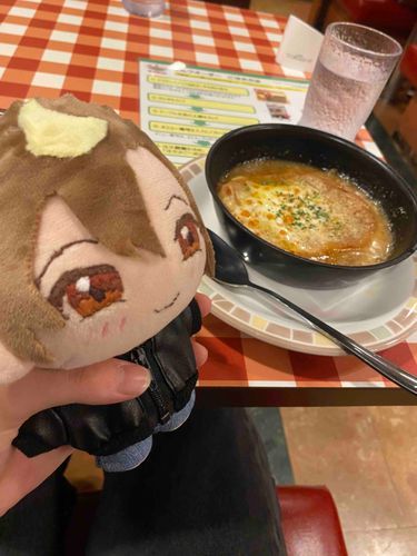 新しく作った子とサイゼ行ってきた！意外とこのスープ量があったよ💦
お洋服の上は買ったもの！ズボンは自分で作った！！