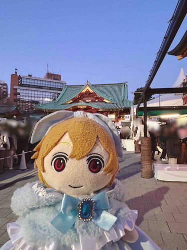 あけましておめでと♡
きょうははつもうでにいってきたの♡ひとがいーっぱいですごかった！
おねがいごとかなうといいなぁ…♡