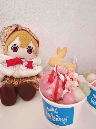 きのうしょうかいした、アイスクリームやさん🍨
マーティーズアイスクリームっておみせで、うさぎさんのクッキーついててかわいいんだよ！🐰
これはきせつげんていで、おだんごのってるの🍡