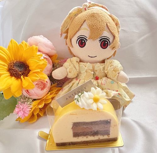 きょうはなぎのおたんじょうび！
おいわいにかわいいおはなのけーきかってもらったの！なぎにぴったり♡