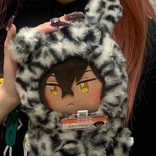     だてのかたな。ぬいぐるみ に なっても、おれひとり で じゅうぶん だ。

    なれあう つもりはない。……が、なでるのは かって に しろ。
