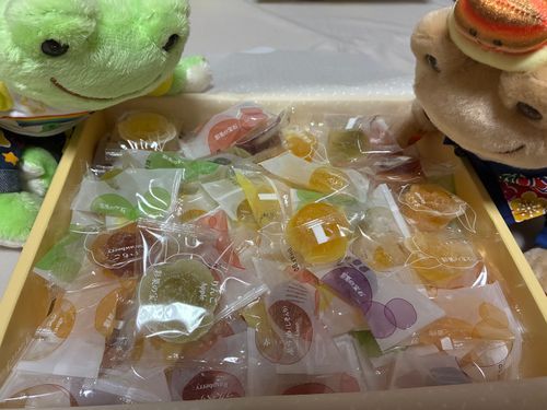 ピクちゃん｢おいしそうだね！｣
サタちゃん｢きれいだね！｣
2人はどれを食べたいのかな☺️