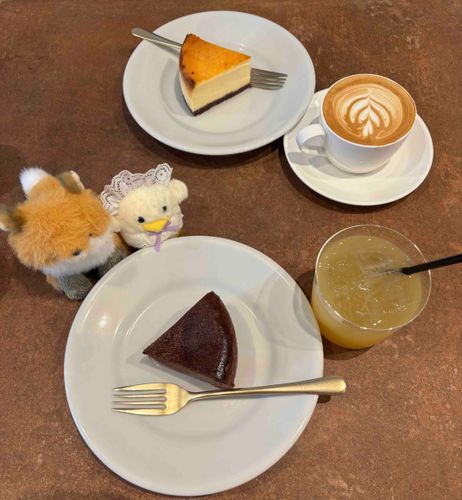 ベイクドチーズケーキとチョコレートバスクチーズケーキ☕*°