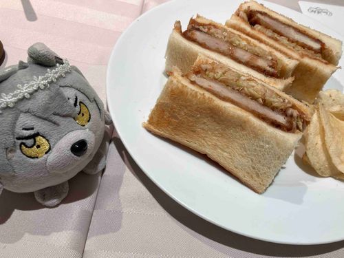 カツサンド、なかなかボリュームがあってうまかったな
ザクザクだったぜ！
