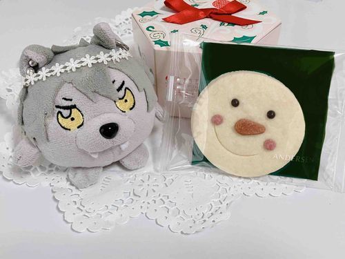 テメ〜ら、プレゼントはもらったか？
俺様はこれだ！
なんつ〜か、かわいすぎる気もするけどよう…まあ、悪い気はしね〜な…！