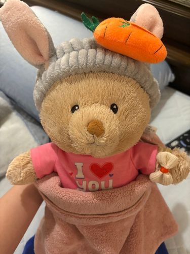 頭に大きな人参を乗せられてます🥕笑。