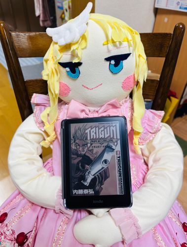 お疲れ様〜。クロマたんなのだ。
好きな漫画を読んで、楽しい気分になってほしいのだ💕

こちらは電子書籍版の
「トライガン・マキシマム」
なのだ。みなこが最近読み始めた！