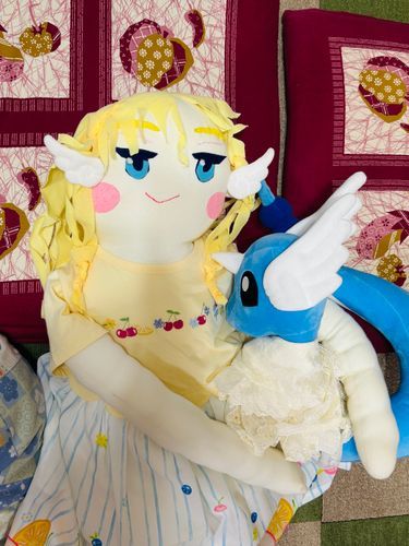 クロマたんなのだ。
姉さんがみなこに、首にフリフリのレースを巻いてもらったのだ。
私が座布団の上で、一緒に写真を撮ってもらった〜💕