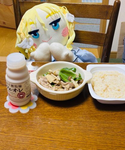 クロマたんなのだ💕
今日の晩ごはんのおかずは、みなこが作ったのだ。
バター醤油味で、美味(びみ)ぃ〜💕