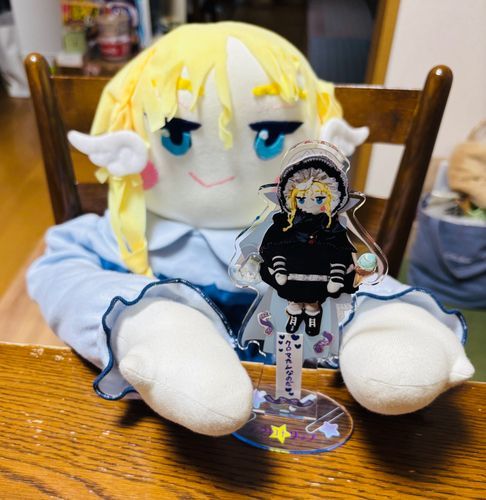 私のアクリルスタンドなのだ💕
みなこが私の写真を切りぬいて作ってみたのだ〜💕