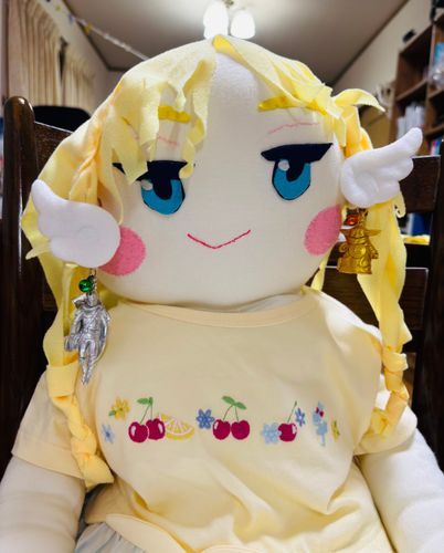 髪飾りに、マンダロリアンさんと、グローグーちゃんの、根付けを挟んでつけてみたのだ💕