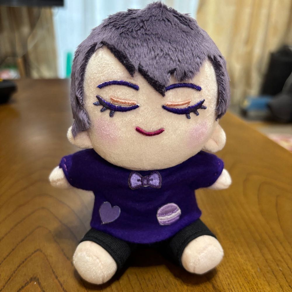 こんばんは、クロマたんなのだ。
新しいおともだちが完成したので、紹介したいのだ💕
この子は、「キリル・キリ」くん。男の子なのだ。チーズとマカロンが好きらしい。よろしく！