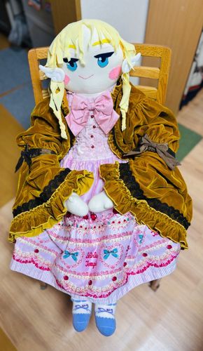 クロマたんなのだ💕
今日は、みーちゃんが着るボレロを、借りてみたのだ〜。
姫袖でおしゃれさんなのだ。