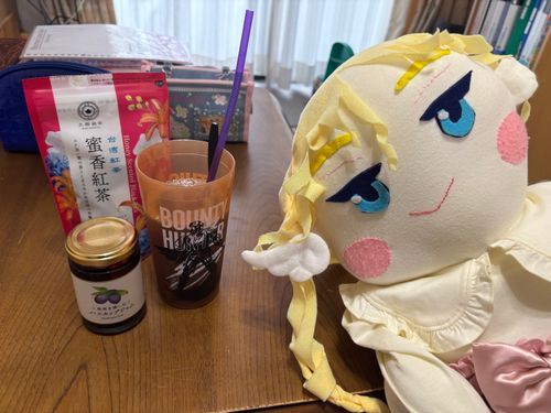 クロマたんなのだ💕
今日は、みーちゃんのお父さんが、ハスカップジャム入り台湾紅茶をご馳走してくれたのだ。
今日みーちゃんは、面談があるのだ。これで、緊張が解けたみたい…良かったのだ！