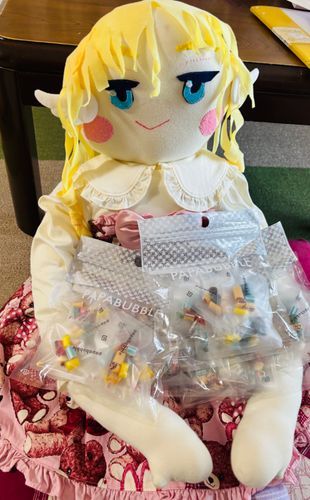 クロマたんなのだ💕
「パパブブレ」というお店の、芸術的なキャンディは、見て楽しいし、味も最高に美味(びみ)ぃ〜🍬🍭💕
なのだッ！