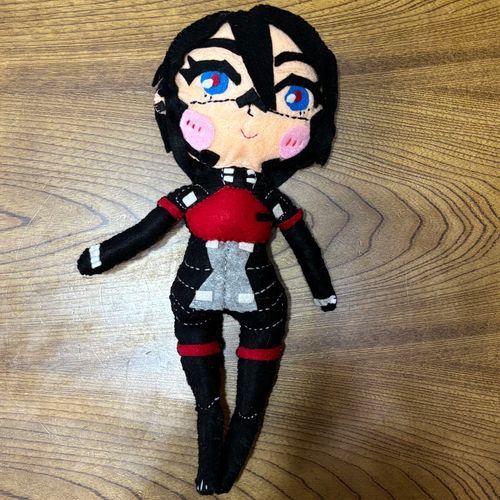 SIGNALIS(シグナーリス)の
エルスターちゃんのぬいぐるみです。
よろしくお願いします。