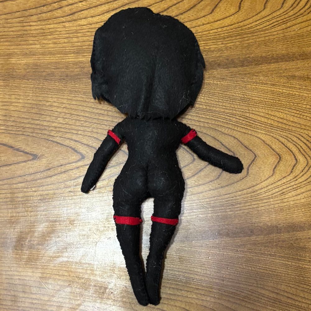 SIGNALIS(シグナーリス)の
エルスターちゃんのぬいぐるみです。
よろしくお願いします。