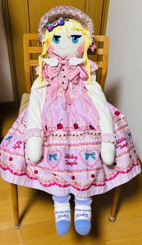 クロマたんなのだ💕
今日は、みーちゃんにピンク色の
ボンネットを買ってもらったのだ💕
