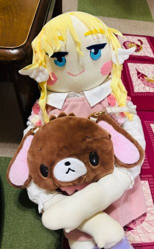 ポシェットのくろうさ君を抱っこしたのだ💕