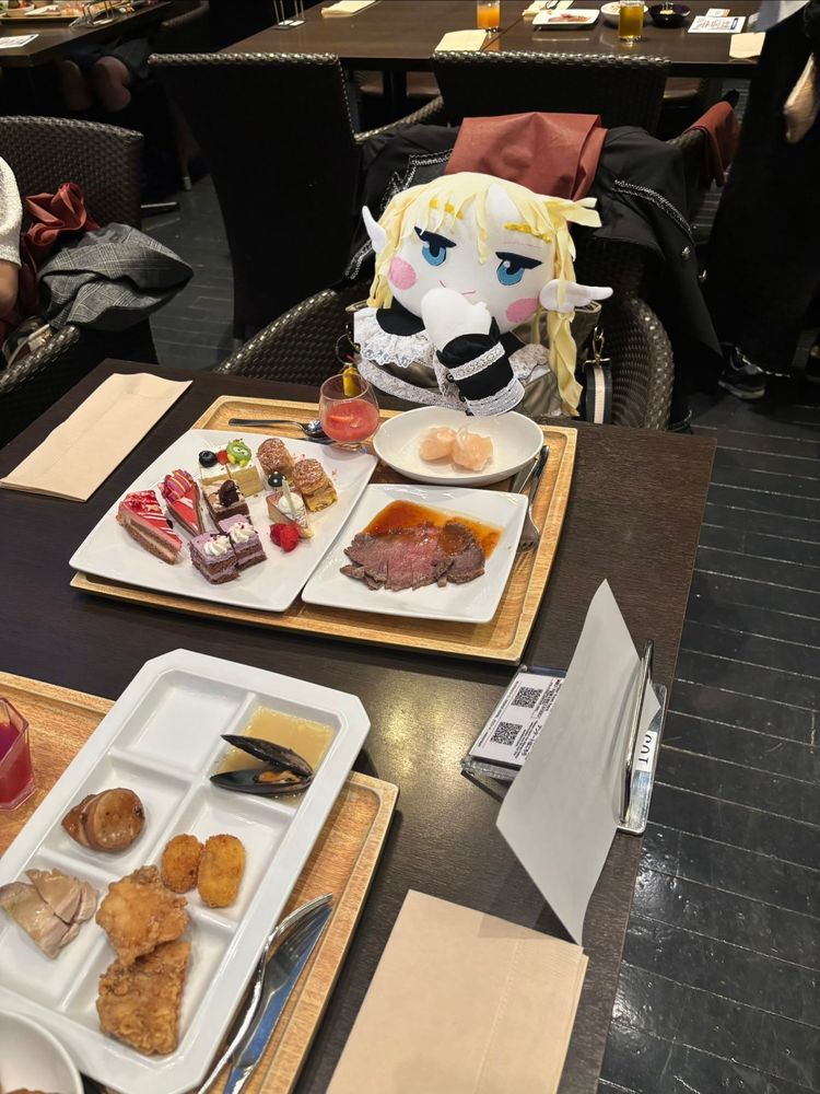 プリンセス・ヴィオラです。
そして、クロマたんなのだ！
レストランに来ました。
クロマたんは、合成でごめんなのだ。