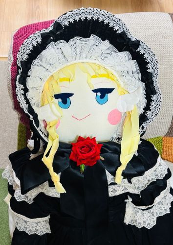 真っ赤なバラ🌹の花飾りをリボンの結び目につけてもらったのだ💕