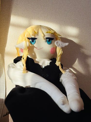 おはようございます。
クロマたんなのだ💕
窓からの日差しがいい雰囲気なのだ。