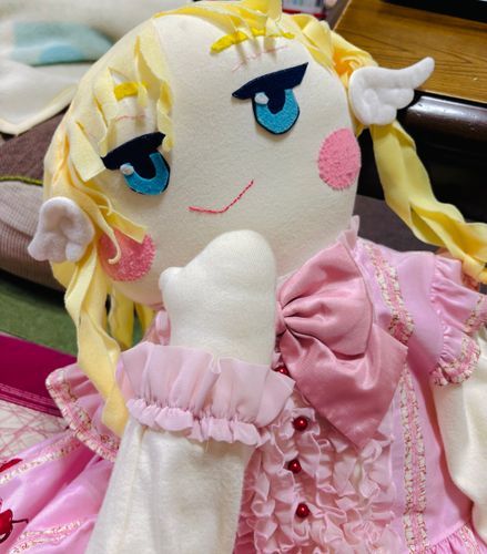 こんばんは〜なのだ。クロマたんなのだ💕みーちゃんに、お着替えしてもらったぞ。私は、このピンク色のさくらんぼ🍒ケーキの服が、大好きなのだ。