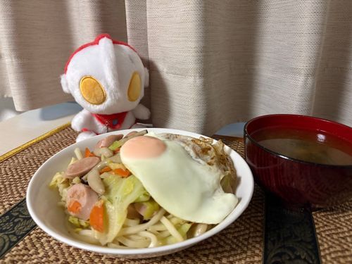 今日の晩ごはん(焼きうどん)
冷蔵庫に中途半端に残ってた野菜全部入れたら大盛りになっちゃった