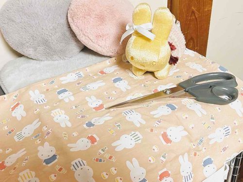「家主またぬのかってきたのーこんどはうさぎさんなのーなにつくる？なにつくる？🪡」