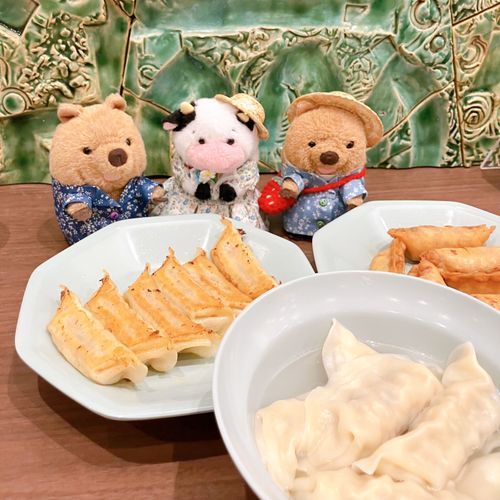 うーちゃんは すいぎょうざ だって！あにびーは やき？ じゃ、わらびーは あげぎょうざ たべる！ え、おかあちゃん？おかあちゃんは… おかいけい おねしゃす♡ 